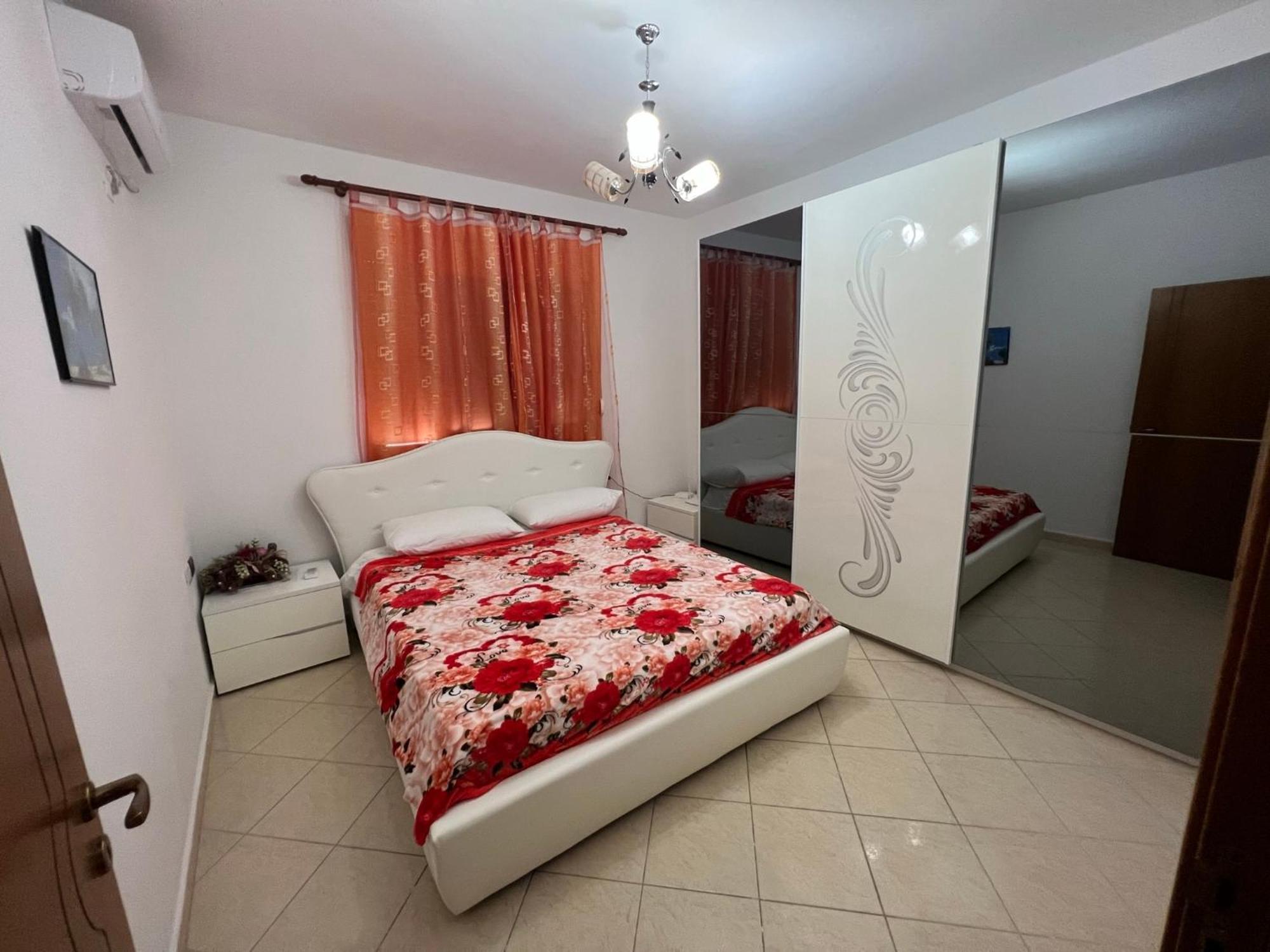 Vivi La Tua Vacanza Con L'Appartamento 1 Di Ervin! Enjoy Your Holiday With Ervin'S Apartment 1! Vlorë 外观 照片